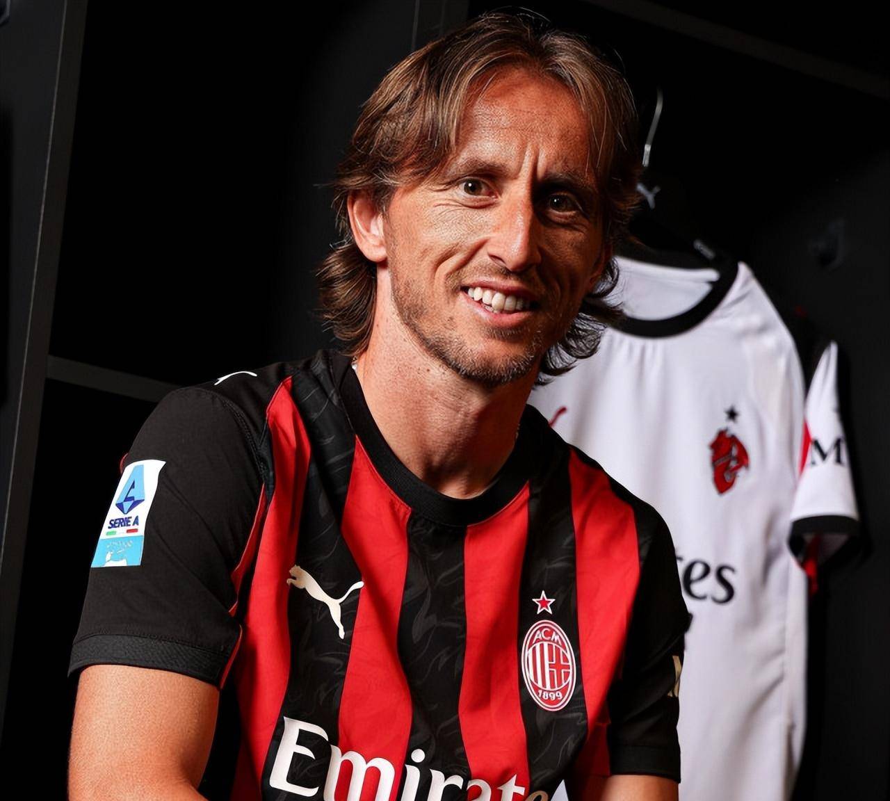 喜讯！新斯卢茨基已跟蓉城正式签约，德转官宣确认他下赛季会带队