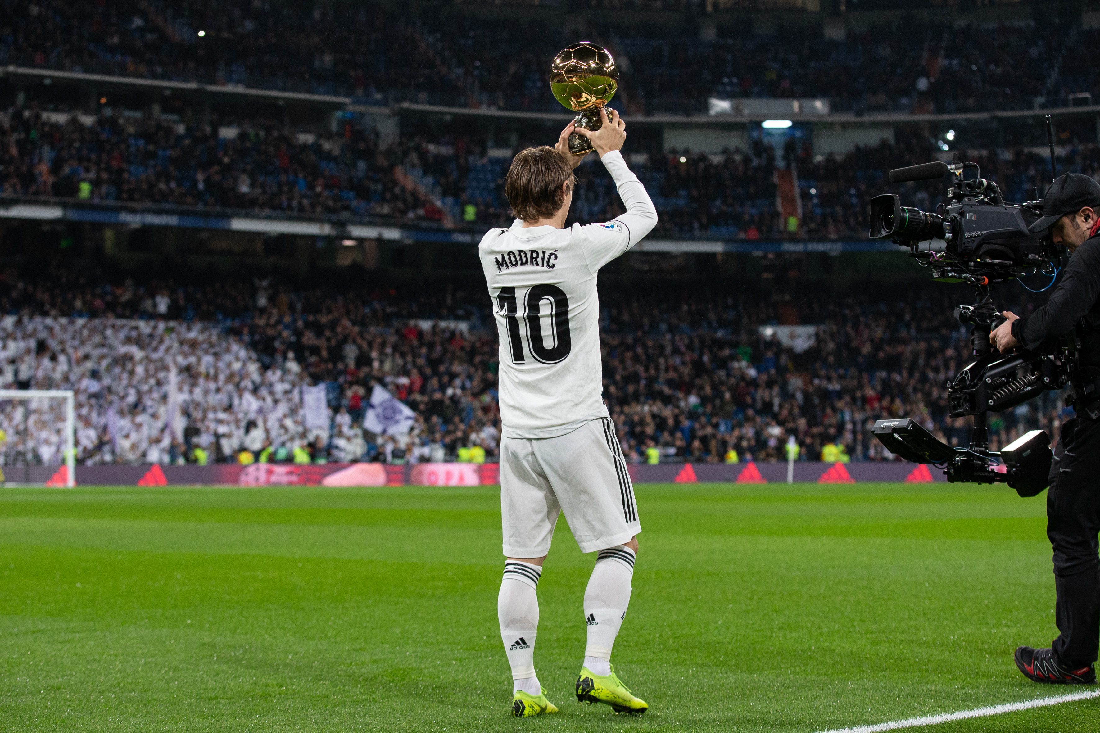 经纪人：我的话完全被断章取义了；孔蒂就像洛博特卡的父亲